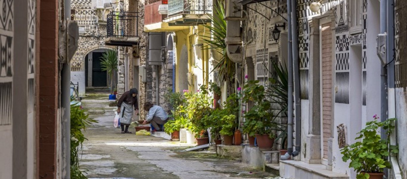 Πυργί: Tο χωριό που είναι χτισμένο σαν κάστρο, με διάκοσμο μοναδικό (φωτό)